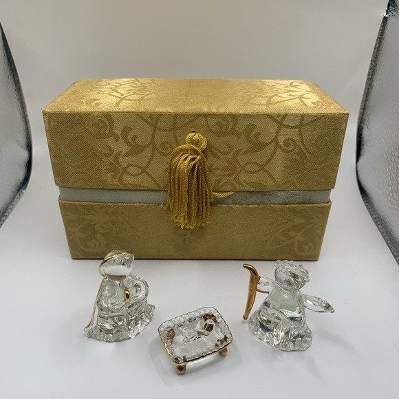 Messengers...Set of Mary, Joseph and baby Jesus. Glass with gold trim. - Picture 2 of 12